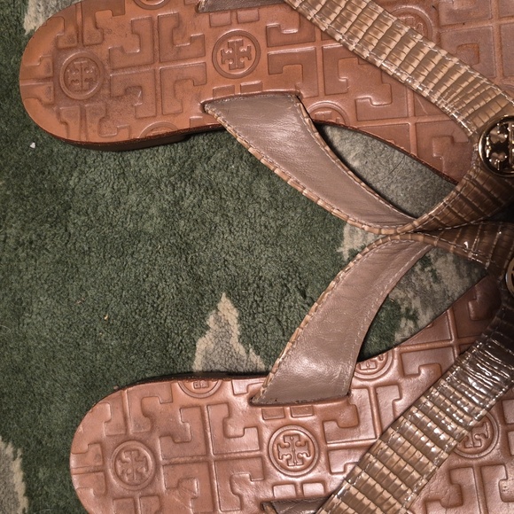 Tory Burch Tan Textured Sandals - Picture 3 of 5